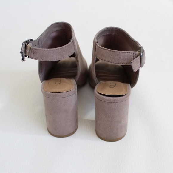 CL by Laundry Bestie Sandals Open Toe Faux Suede - Picture 4 of 8